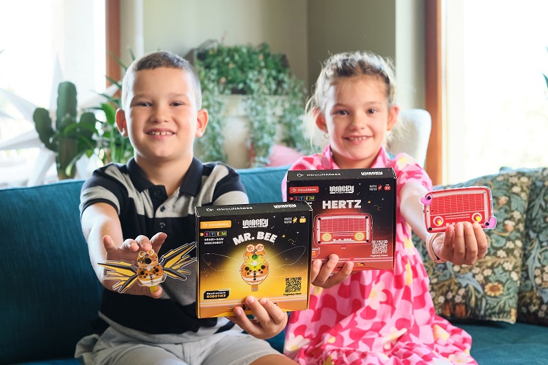 CircuitMess MR BEE Wacked DIY Robot 2