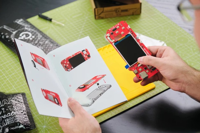 CircuitMess ByteBoi 2.0 DIY retro console