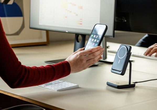 Cygnett MagStation wireless charging station