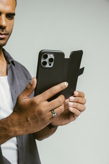Nomad Folio Modern Leather iPhone 16 and iPhone 16 Pro