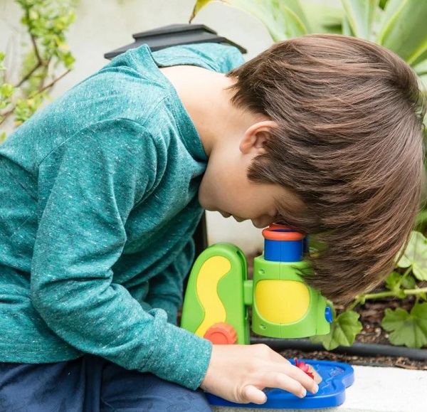 Geosafari educational microscope