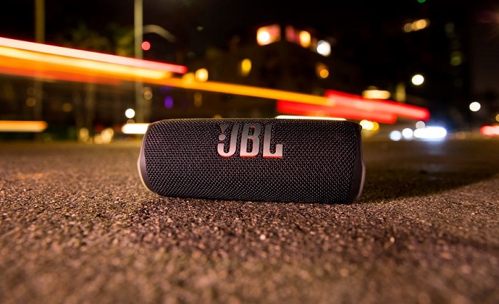 JBL Flip 6 portable bluetooth speaker