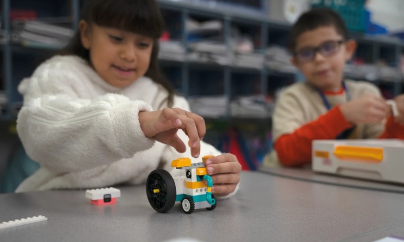 LEGO Education Digital Science and AI 5 Plus