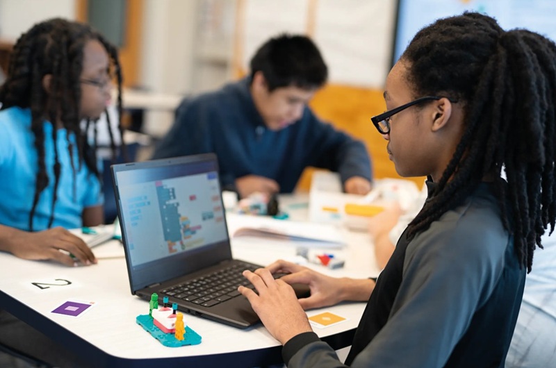 LEGO Education Digital Science and AI 11 Plus