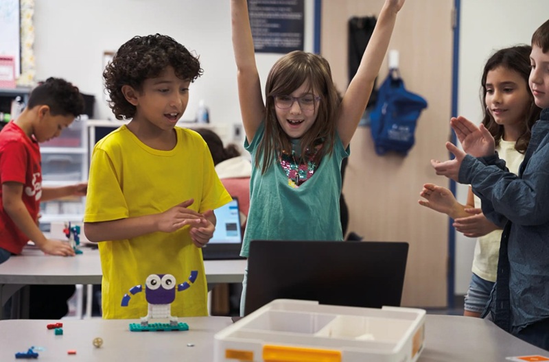LEGO Education Digital Science and AI 8 Plus