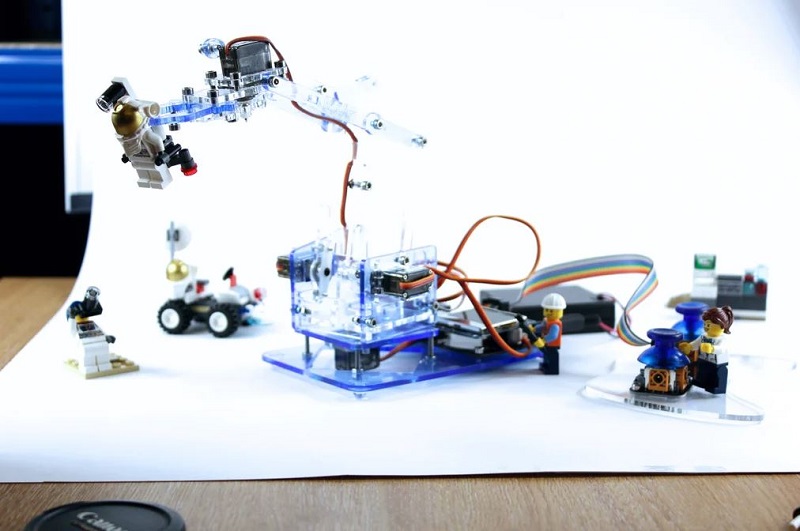 MeArm Deluxe robotic arm