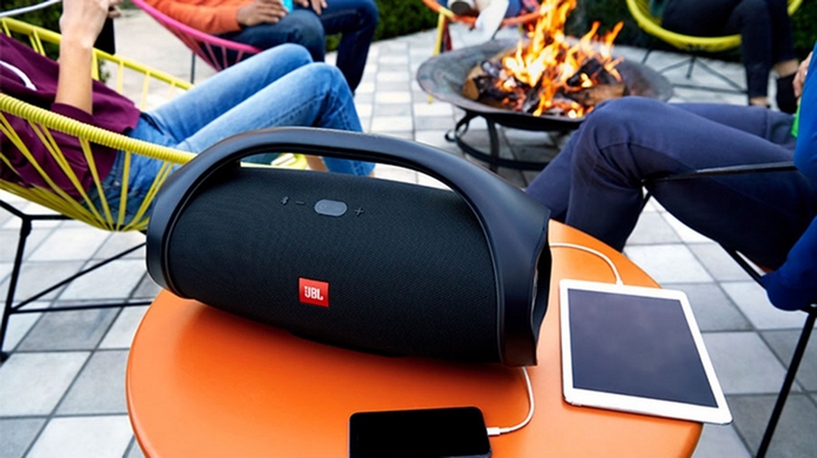 Enceinte connecte JBL Bloombox chargeur externe