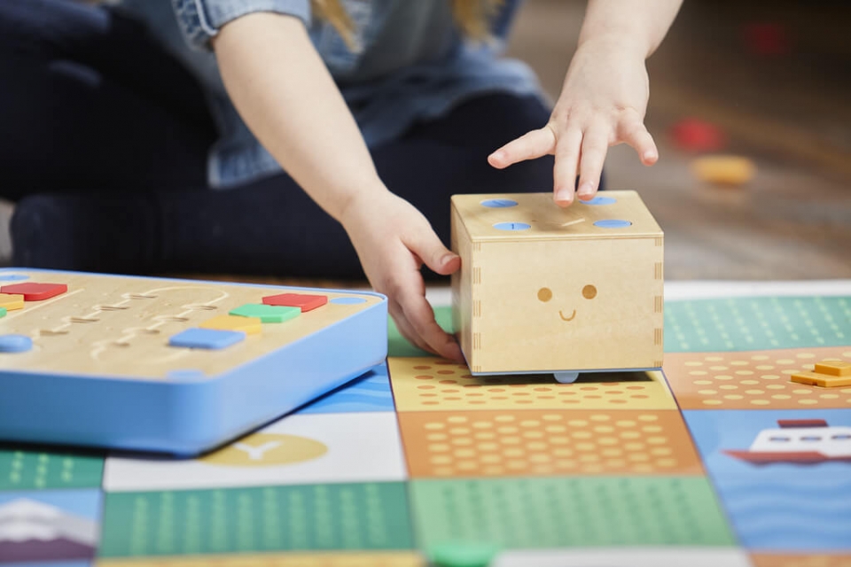 Cubetto educational robot