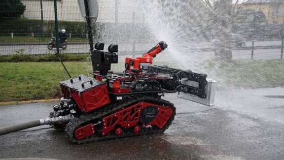 Fire fighting robot TAF35 – Firefighting with water mist